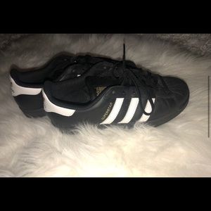 Women’s size 8.5 adidas superstar